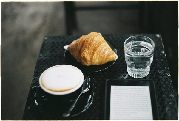 Exploring the Trendiest Autumn Colors in London"s Fashion Scene: Your Ultimate Guide to Wearing Them